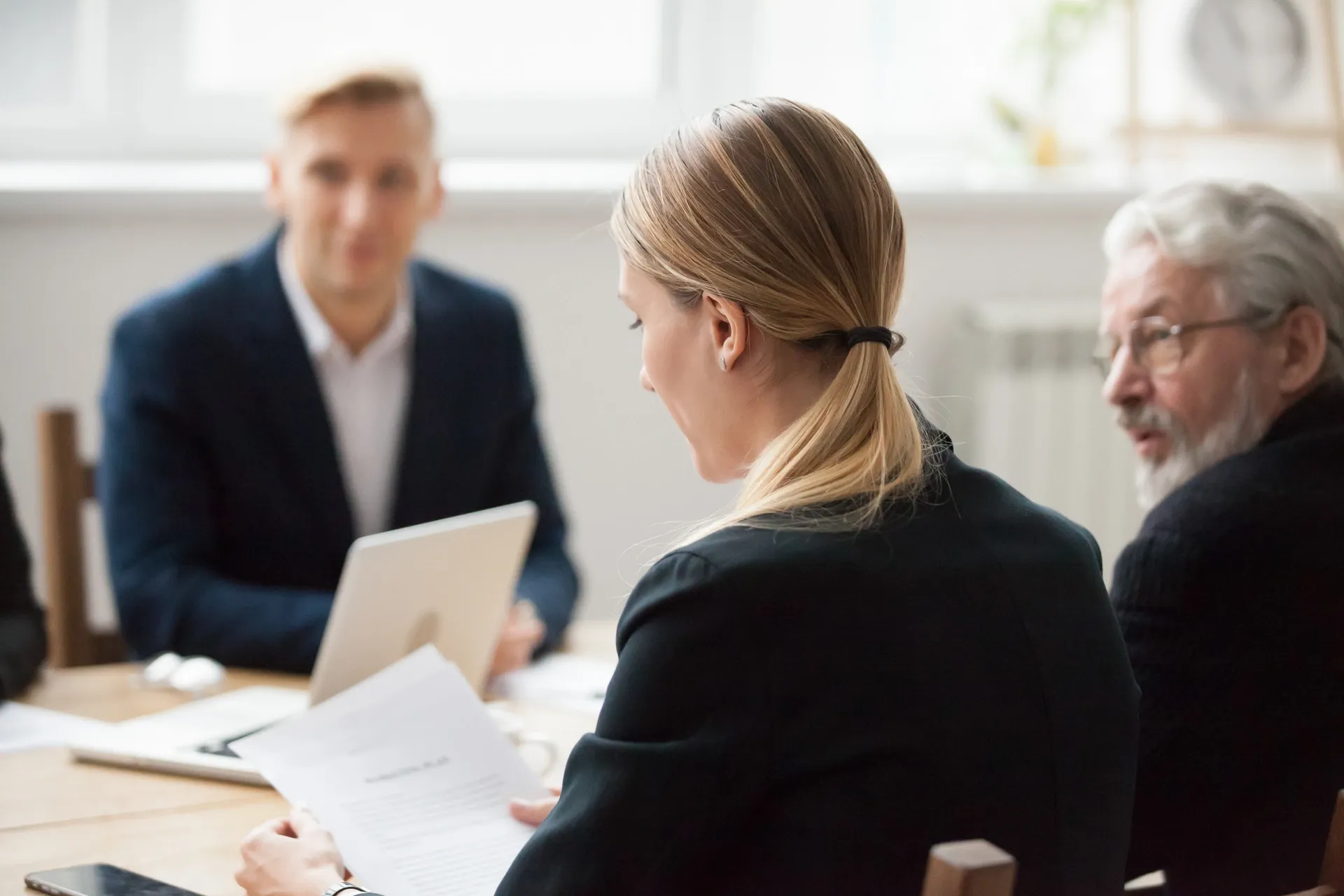 Refondre son logo d’avocat : quand et pourquoi le faire évoluer