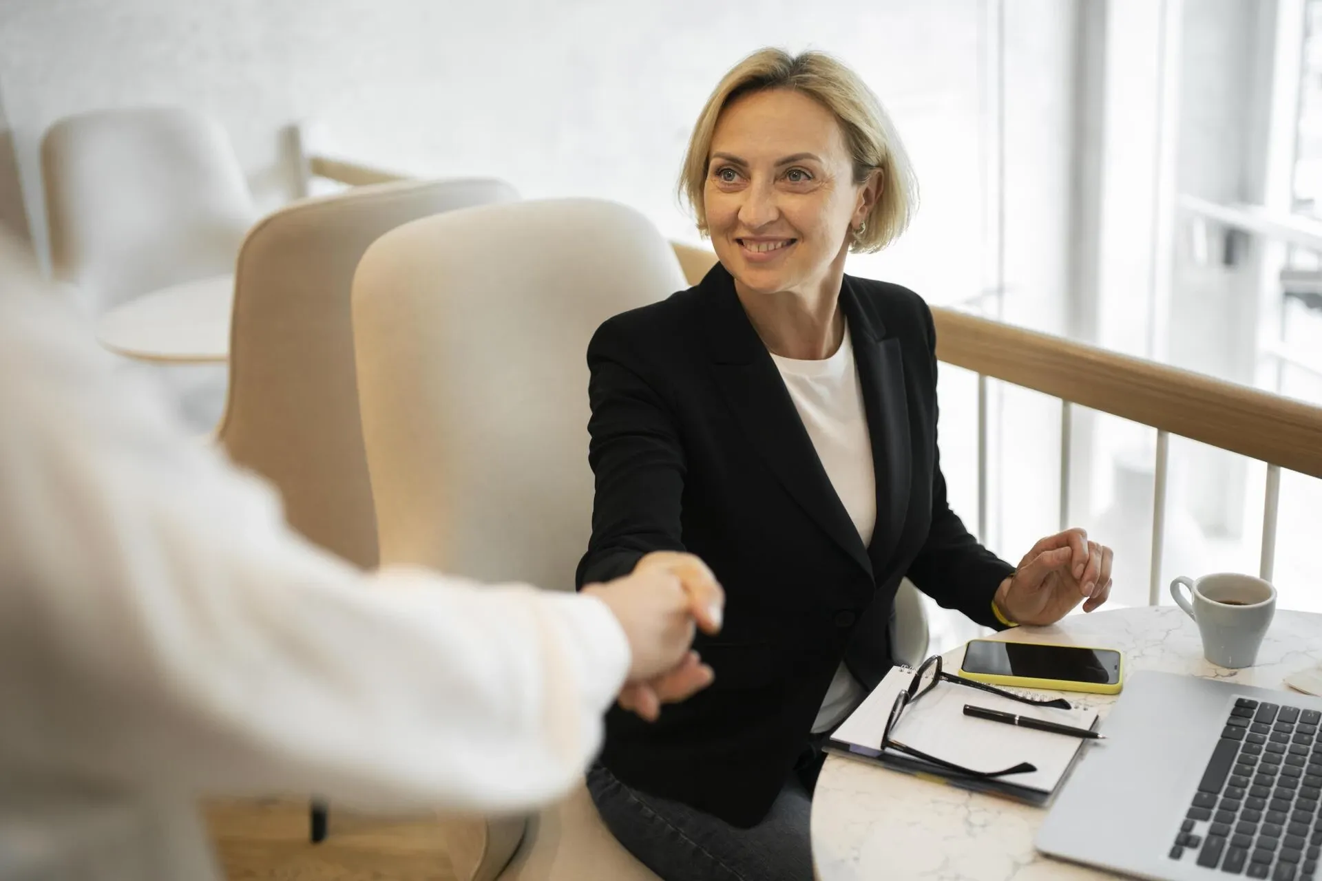 L’art de rendre la loi accessible : concevez une identité visuelle avocats qui parle à vos clients